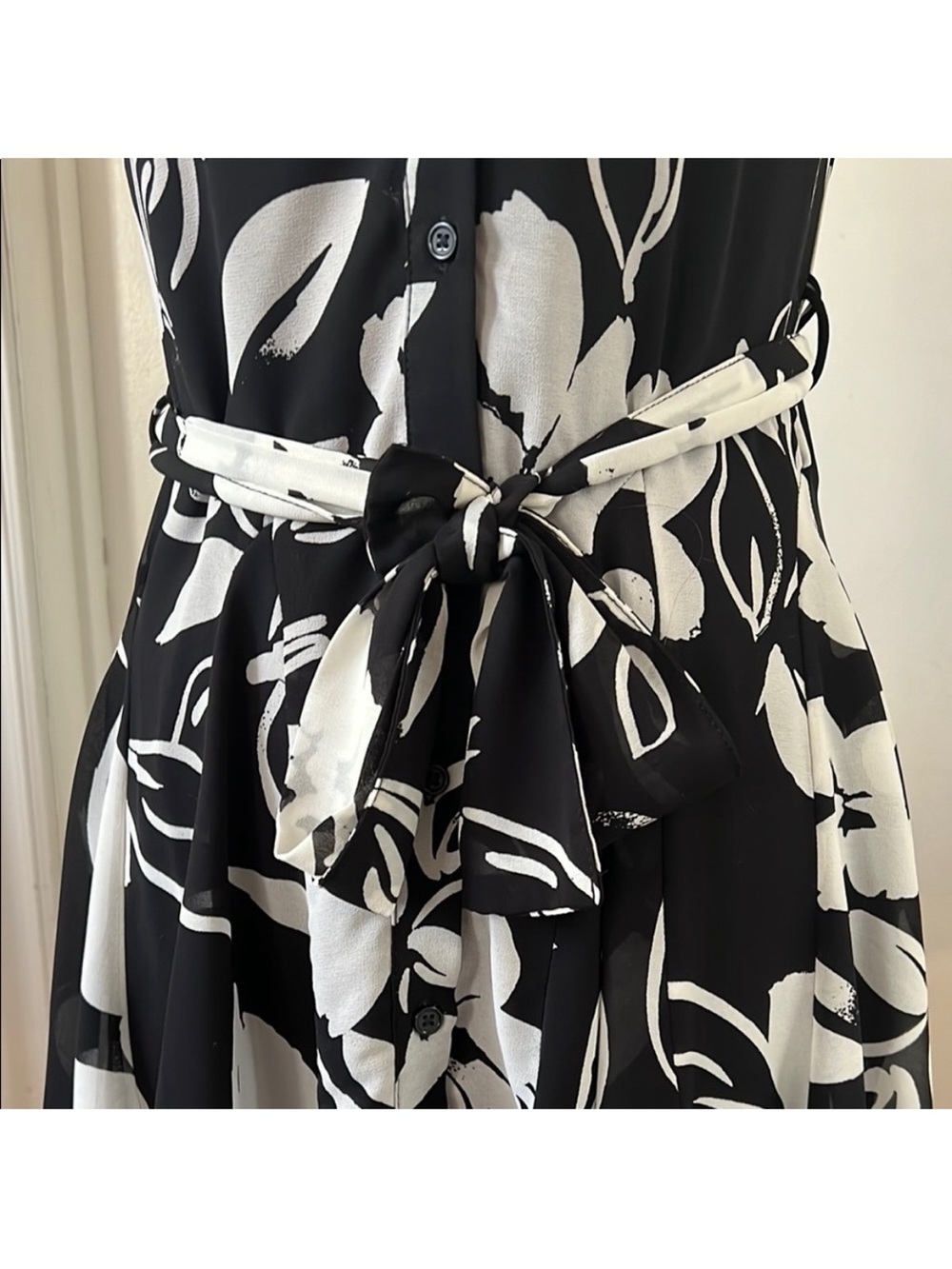 Dynamite • Women’s XXS • Black & White Floral Shirt Dress with Tie Waist - Picture 3 of 6
